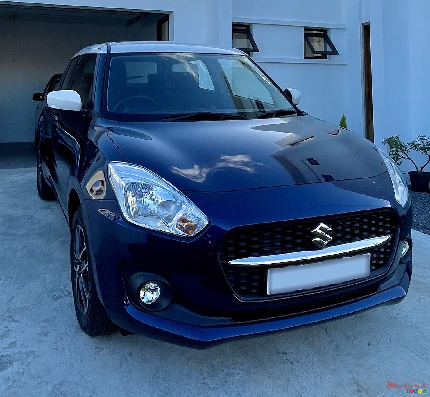 2023' Suzuki Swift GLX photo #1