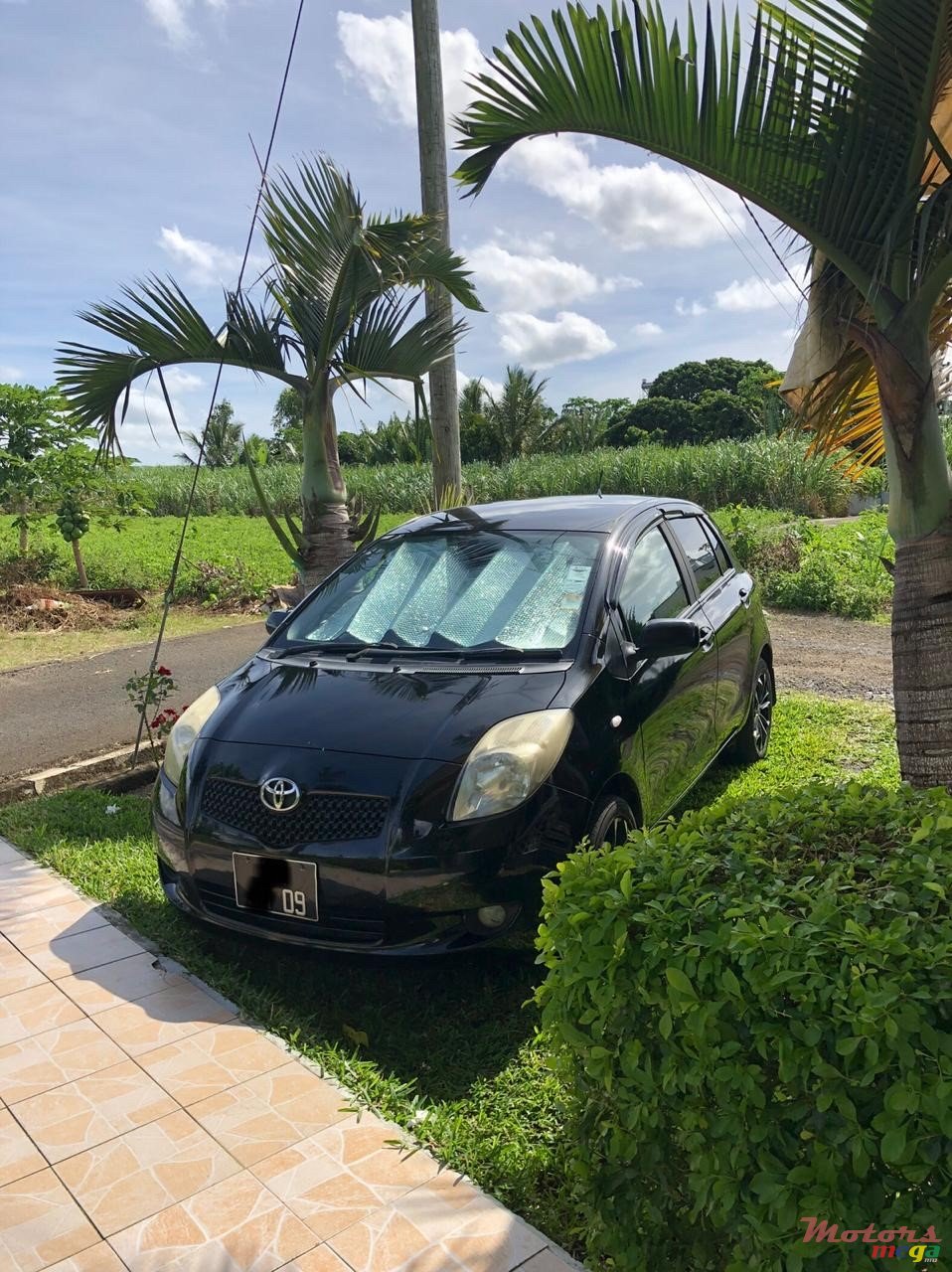 2009' Toyota Yaris photo #3