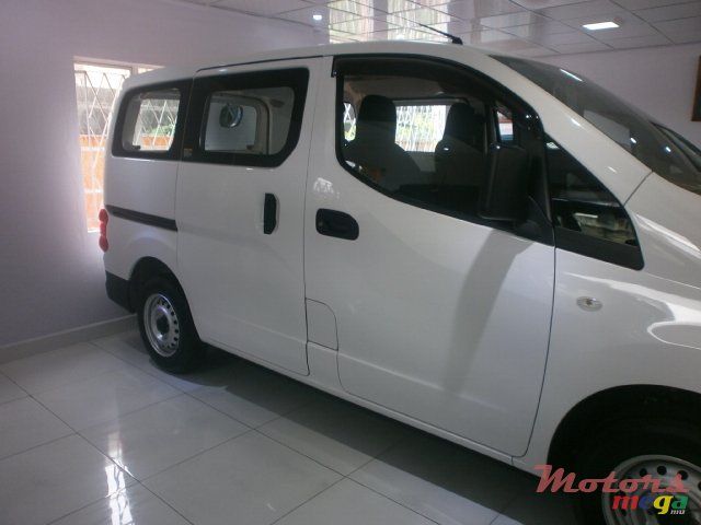 2015' Nissan NV 200 photo #3