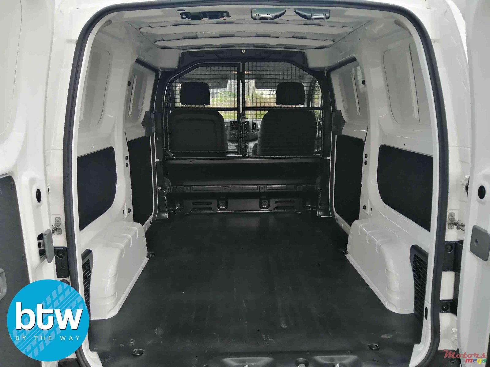 2019' Nissan NV photo #4