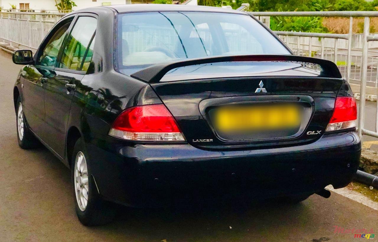 2005' Mitsubishi Lancer photo #2