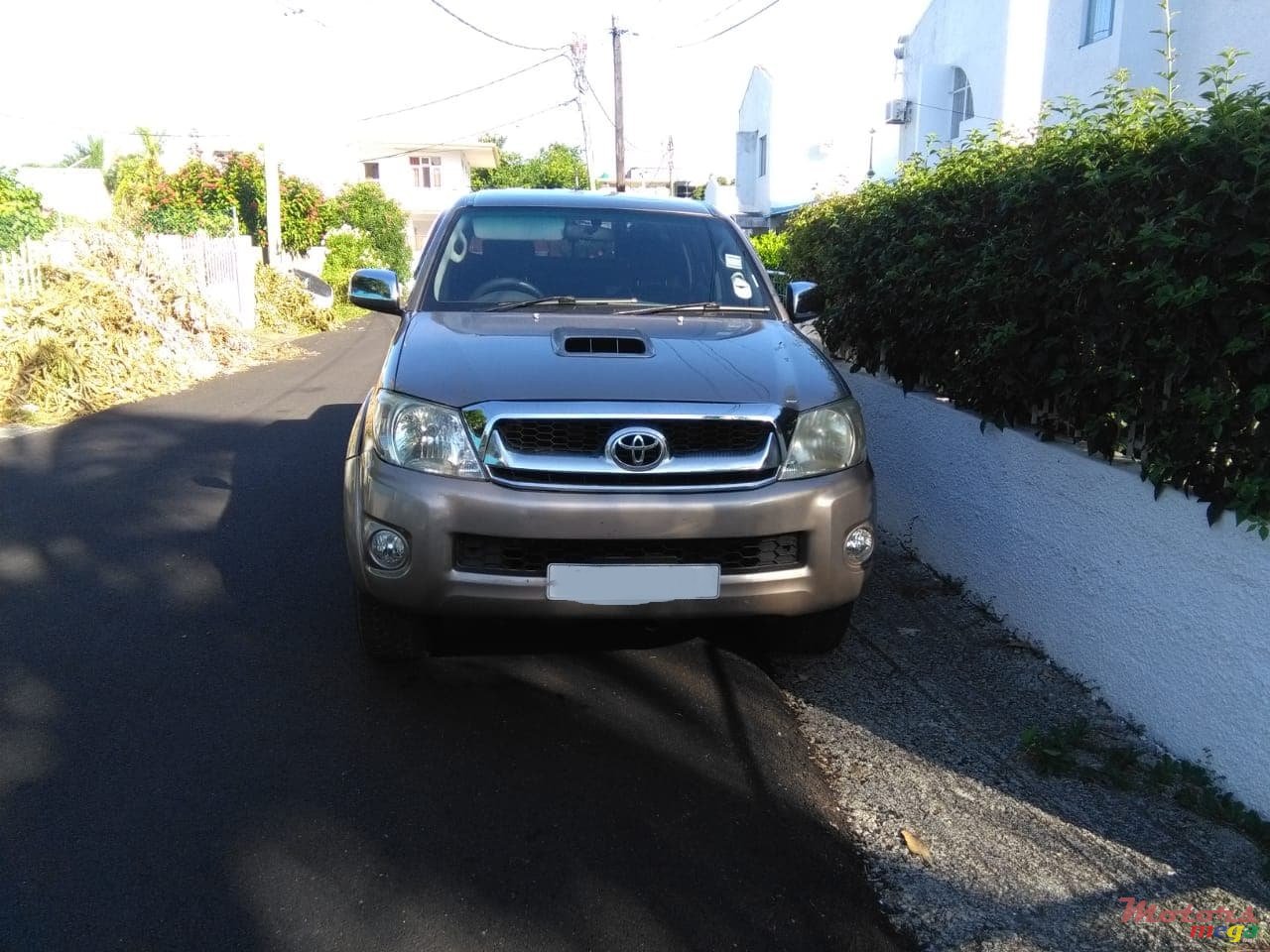 2011' Toyota Hilux photo #2