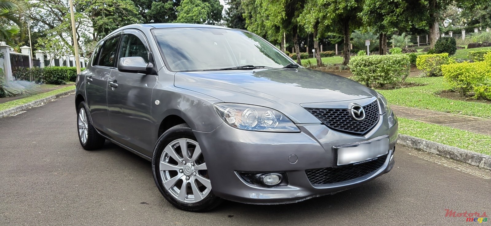 2004' Mazda Axela photo #1