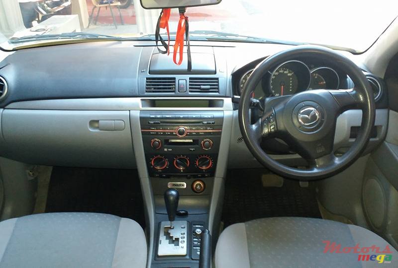 2004' Mazda Axela photo #5