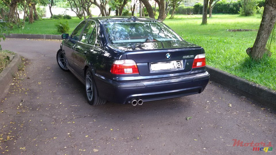 2002' BMW 525i photo #2