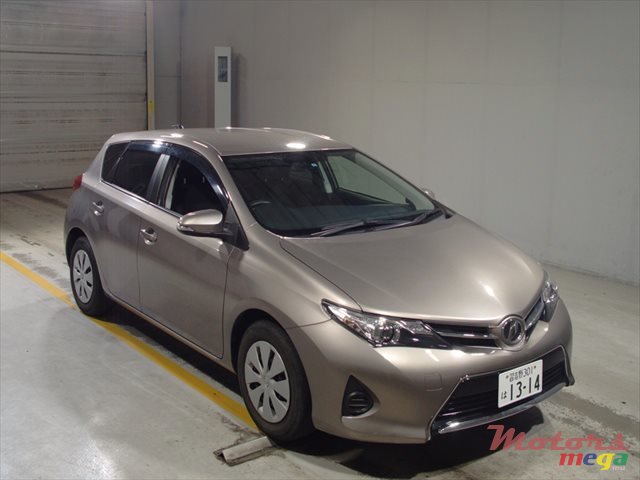 2013' Toyota Auris photo #1