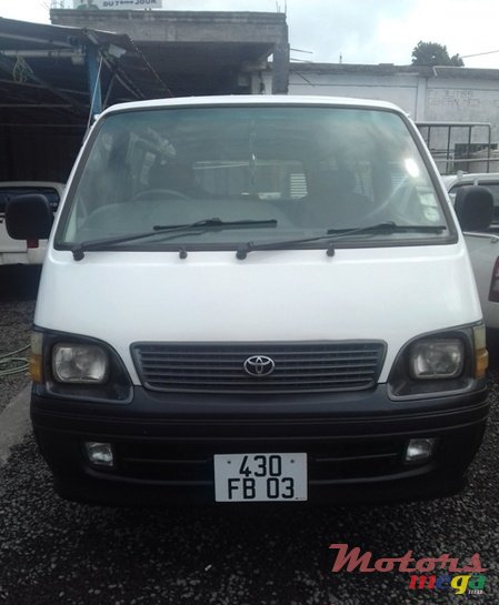 2003' Toyota HiAce photo #1