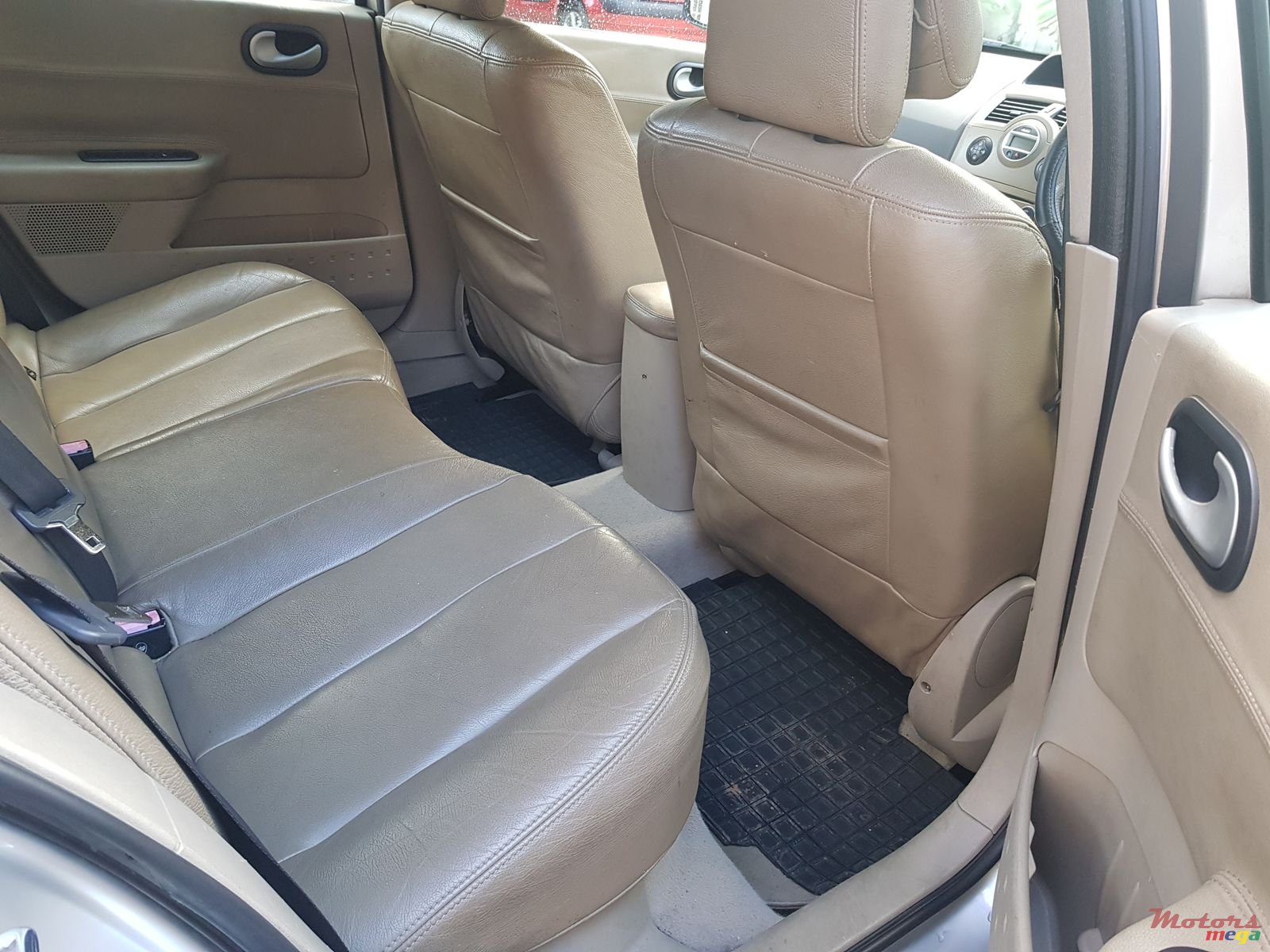 2009' Renault Megane photo #4