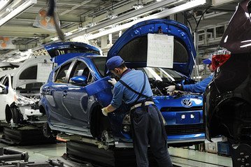 Japan’s Big Car Makers Grapple With Strong Yen