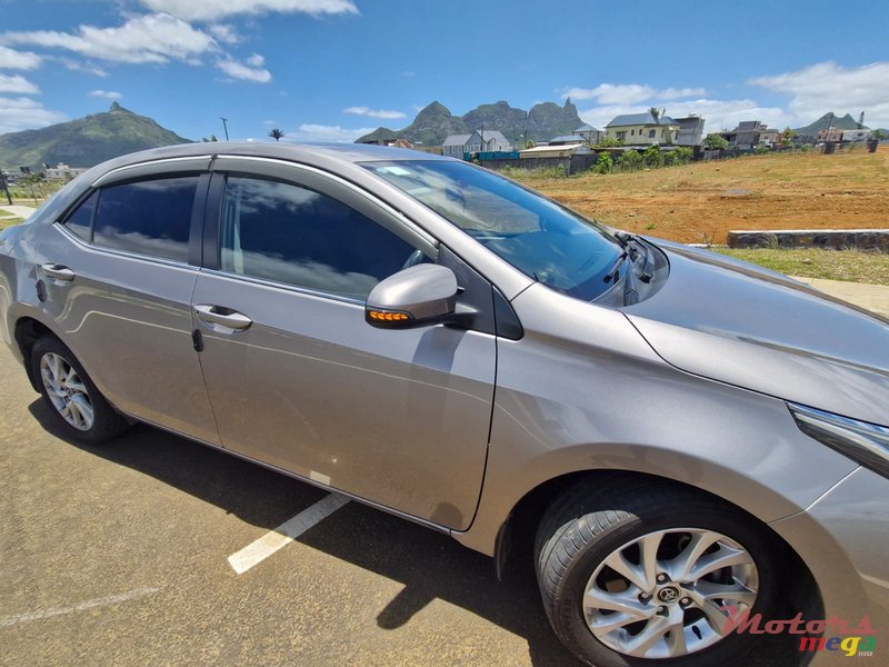 2018' Toyota Corolla photo #2