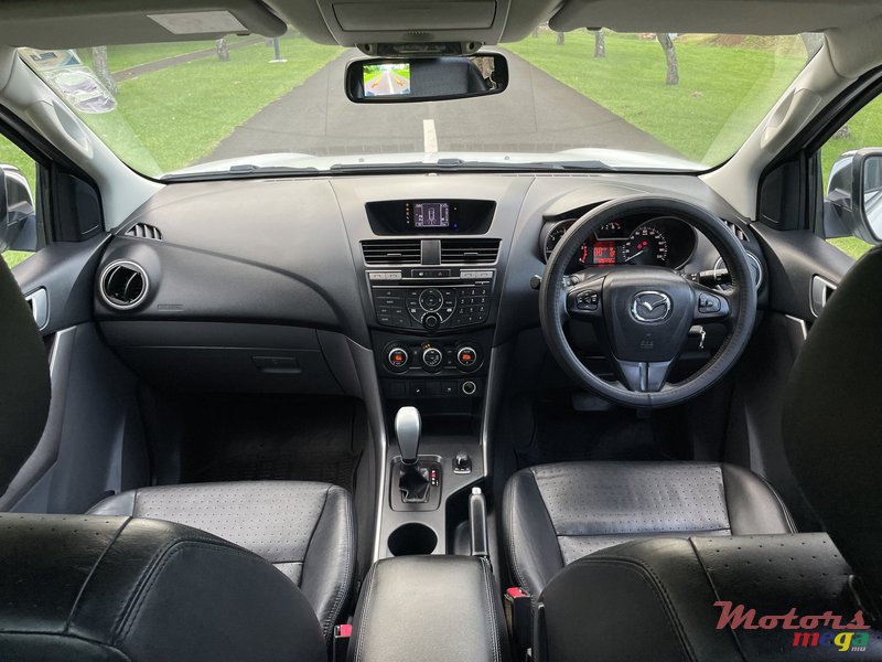 2015' Mazda BT-50 photo #6