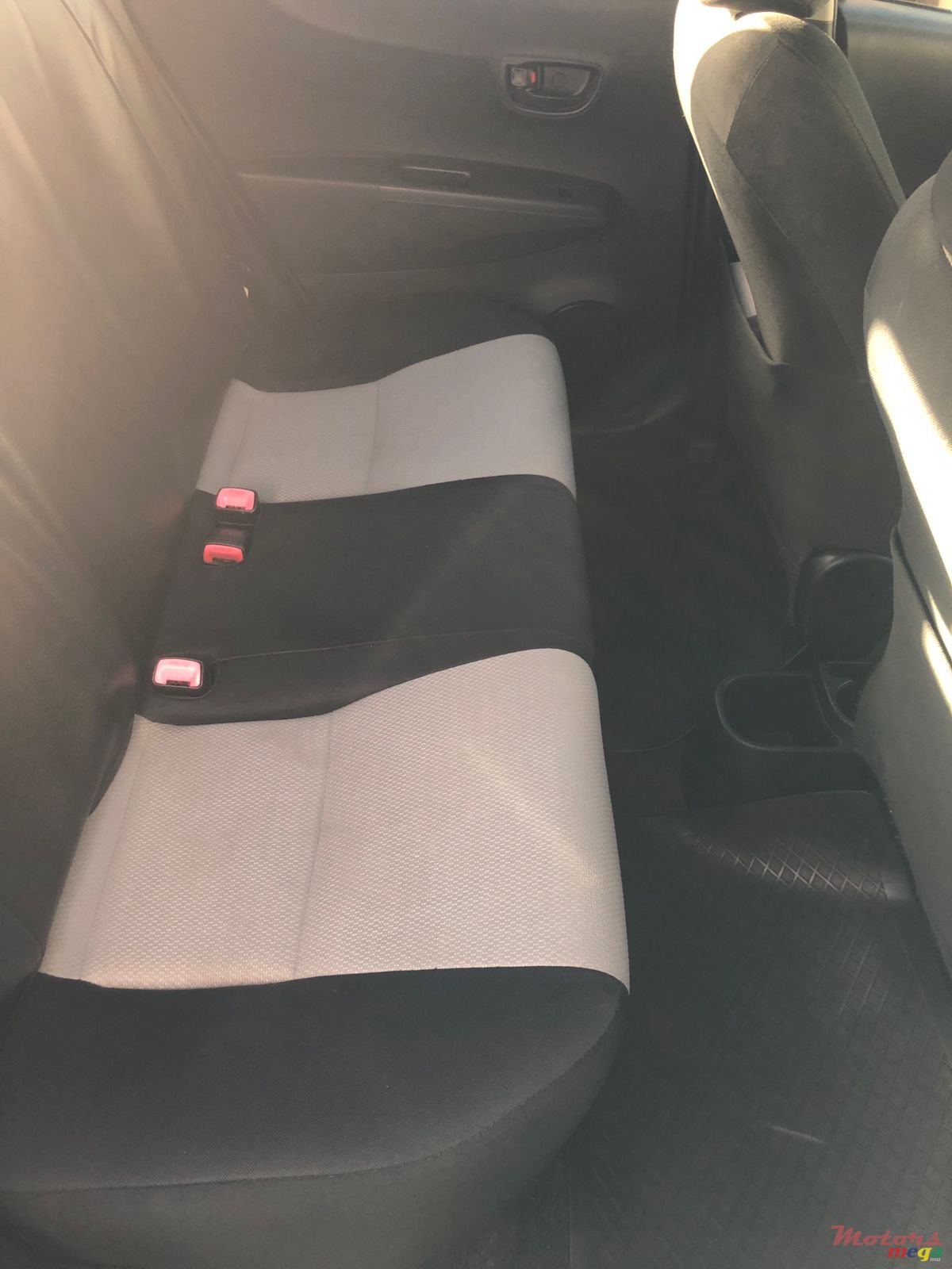 2012' Toyota Yaris photo #5