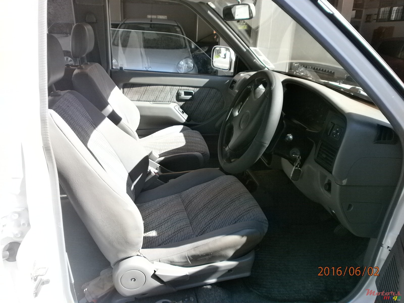 2002' Isuzu LS  photo #3