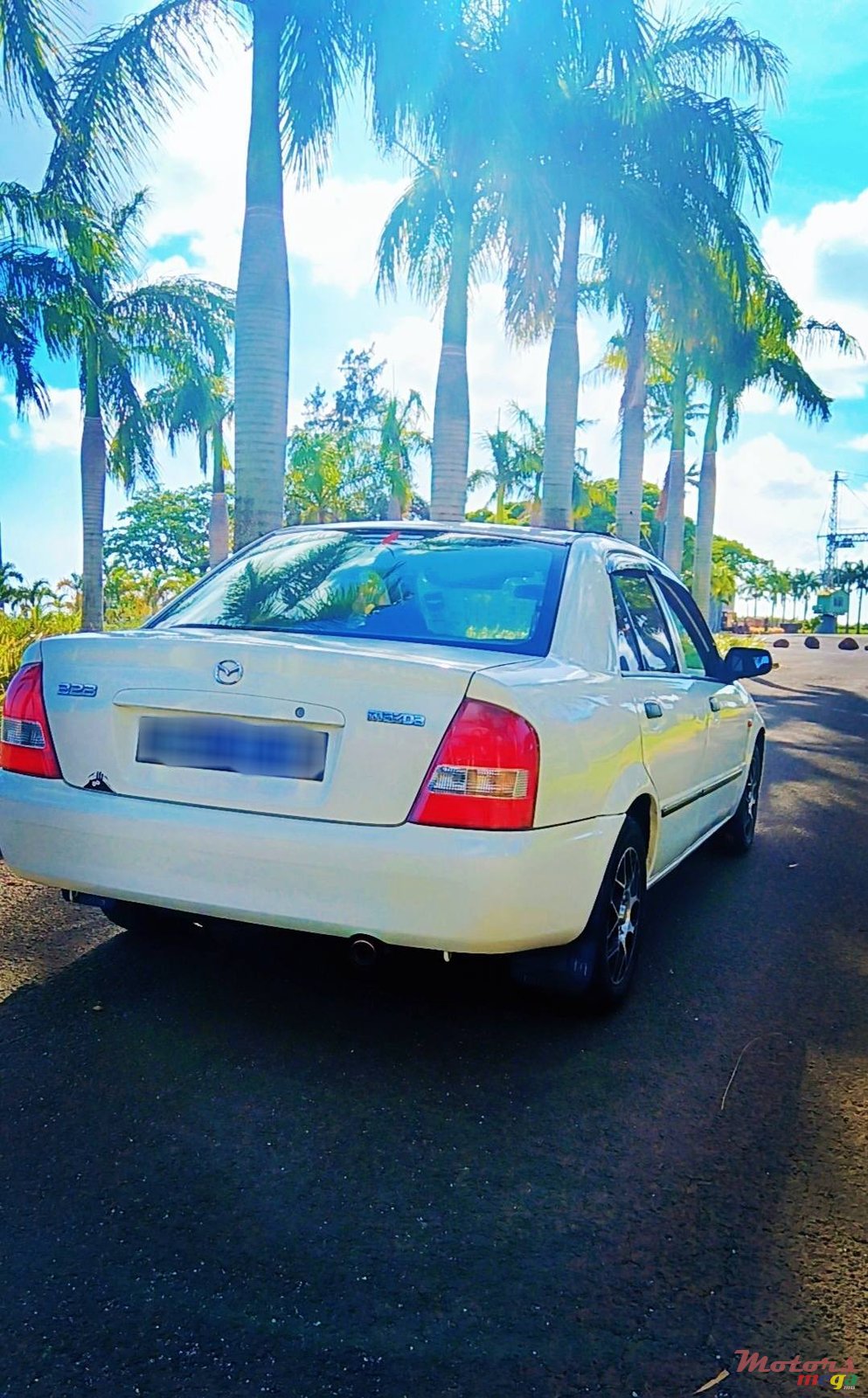 2001' Mazda 323 photo #2