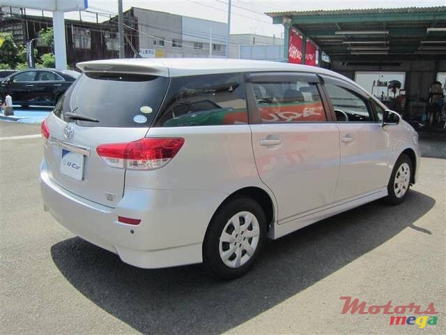 2011' Toyota Wish S photo #2