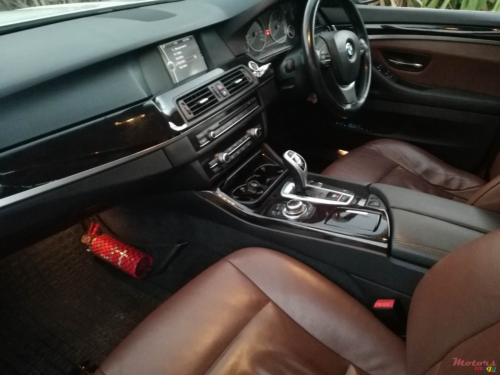 2011' BMW 523 photo #5