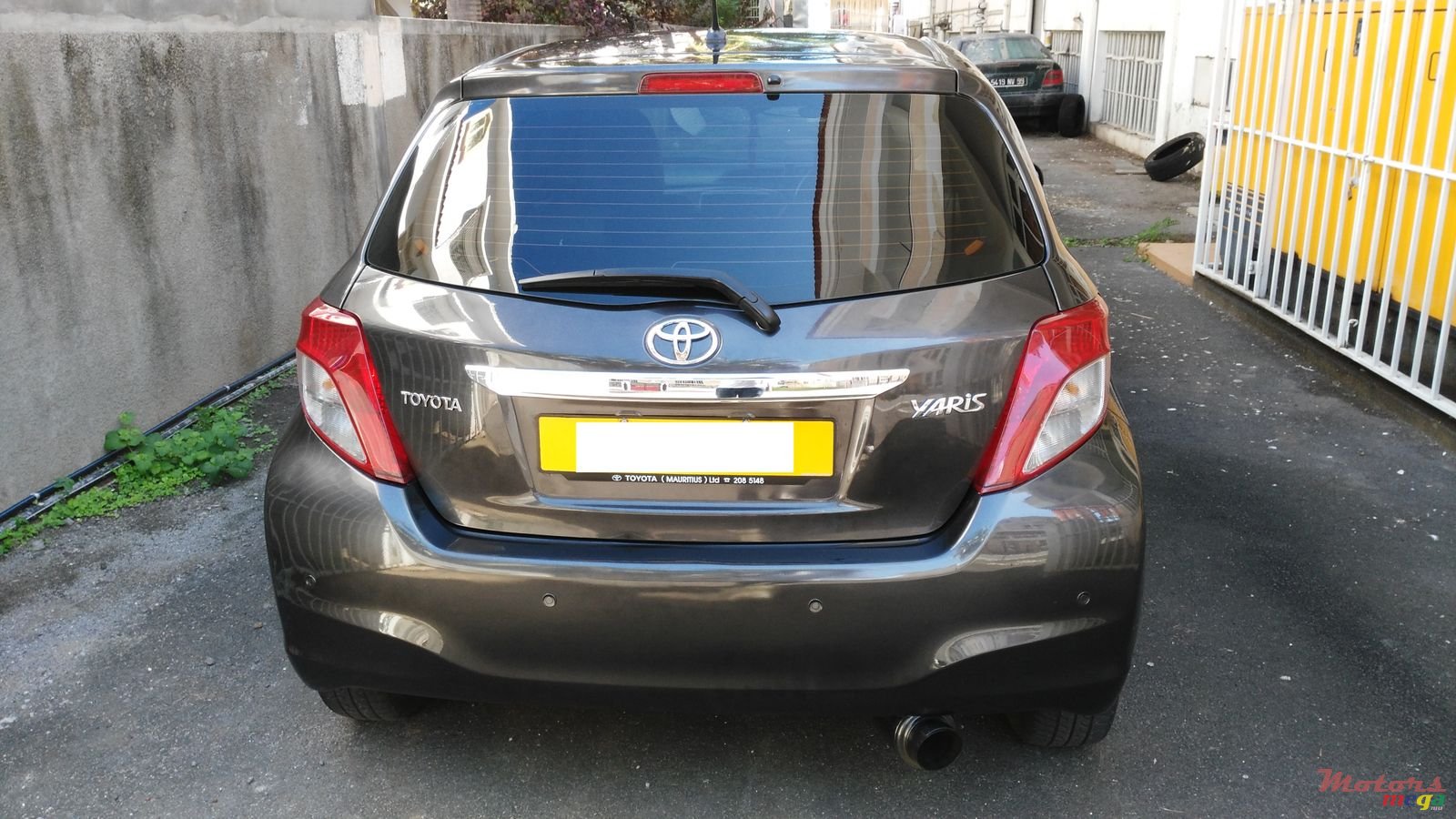 2012' Toyota Yaris photo #2