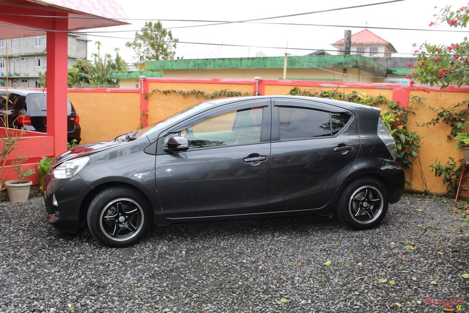 2013' Toyota photo #2