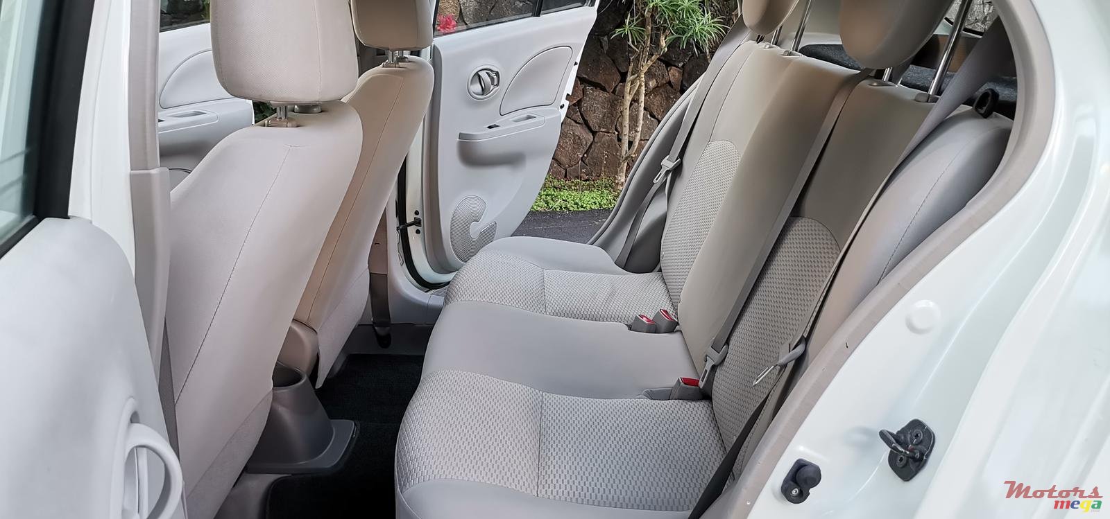 2013' Nissan March photo #6