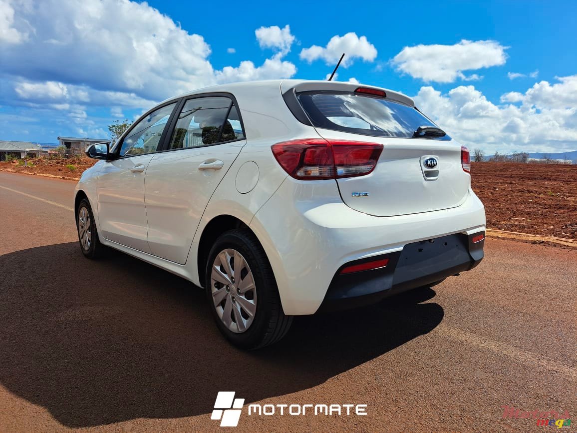 2018' Kia Rio photo #3