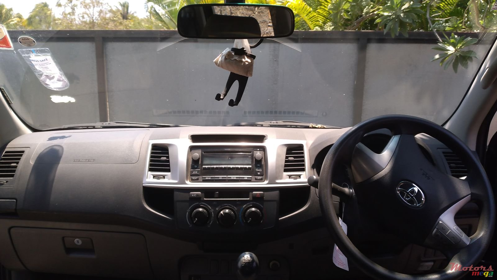 2013' Toyota Hilux 4x4 photo #2