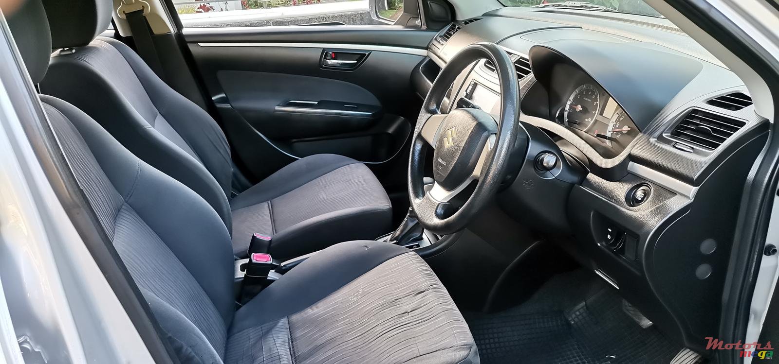 2012' Suzuki Swift photo #5