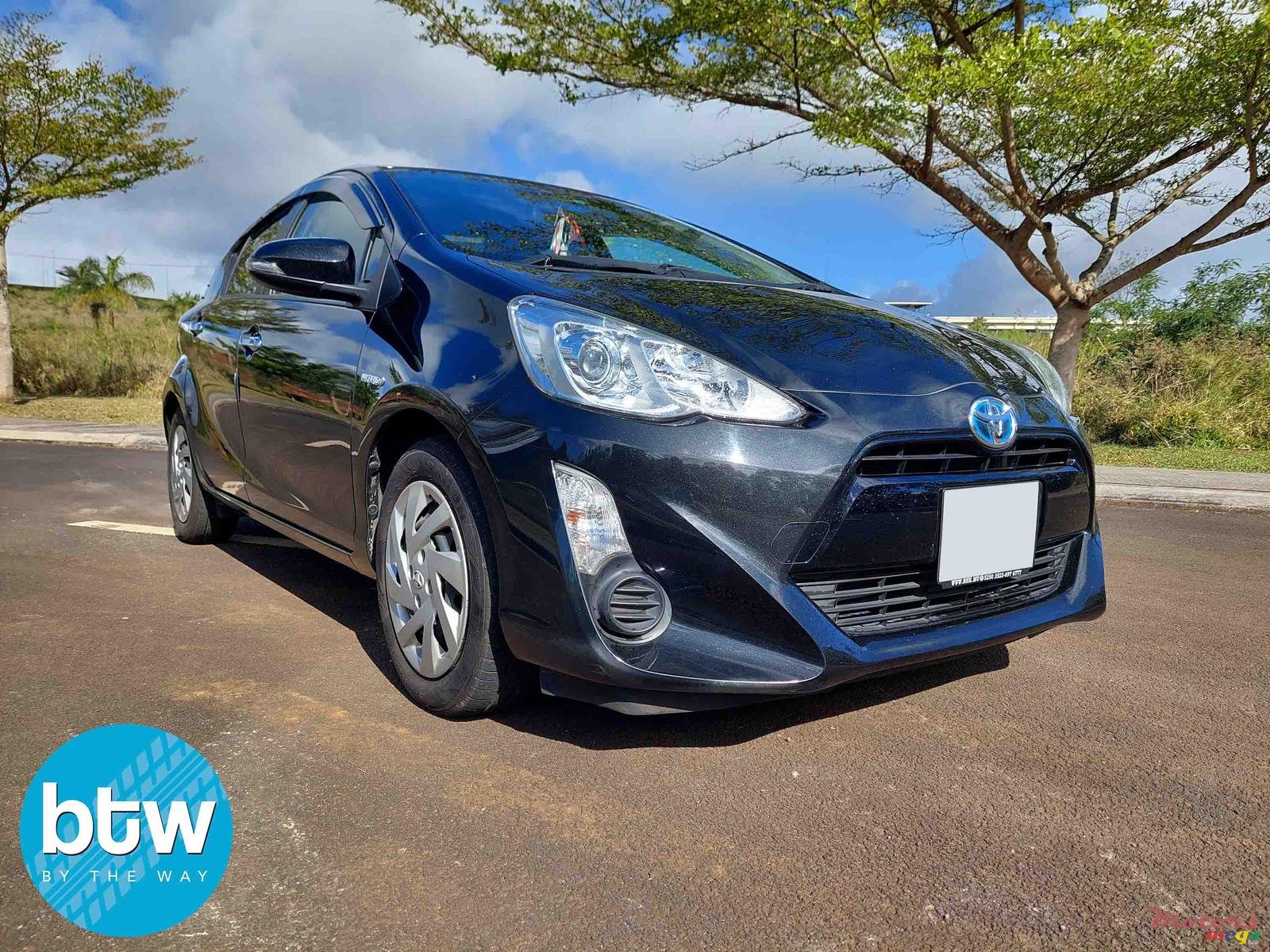 2016' Toyota Aqua photo #1