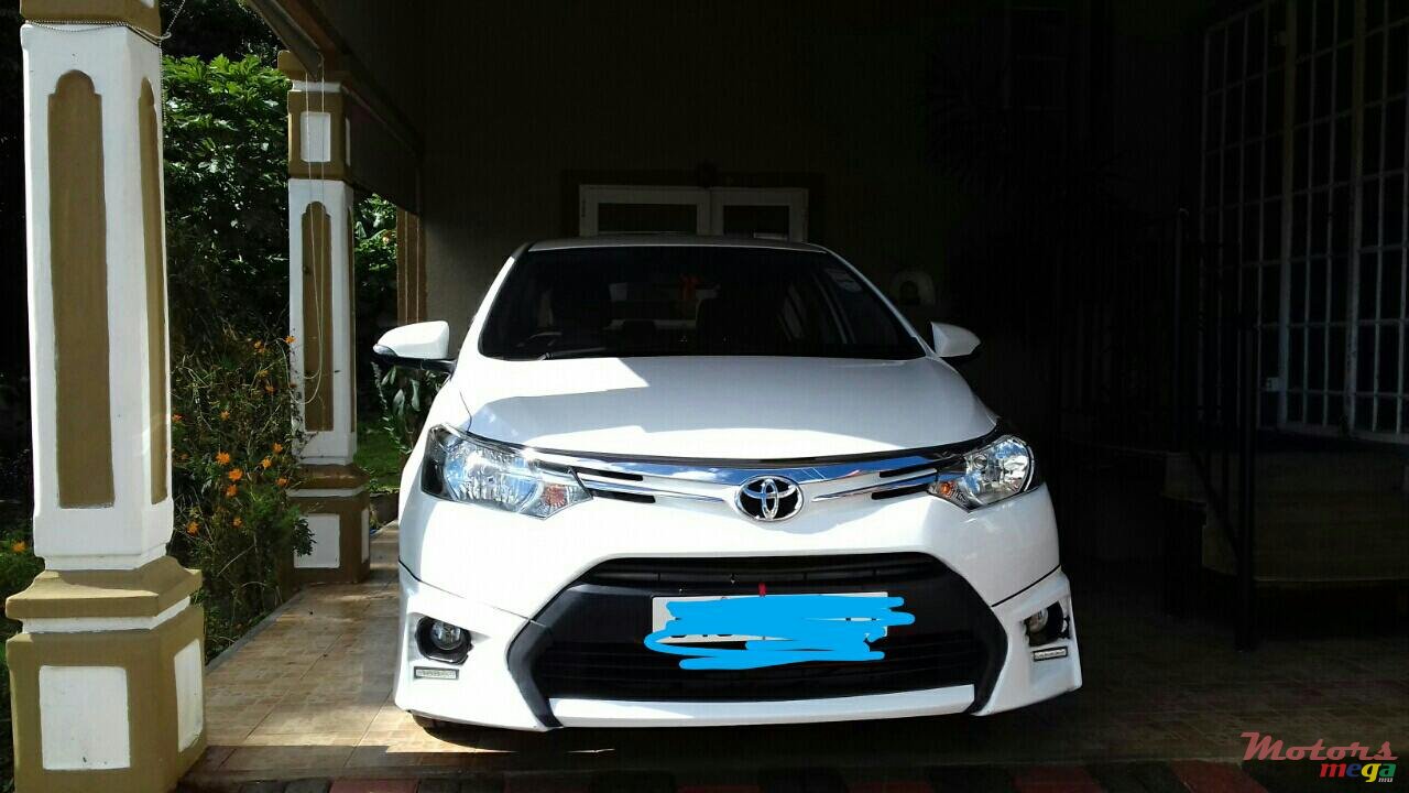 2015' Toyota Yaris photo #5