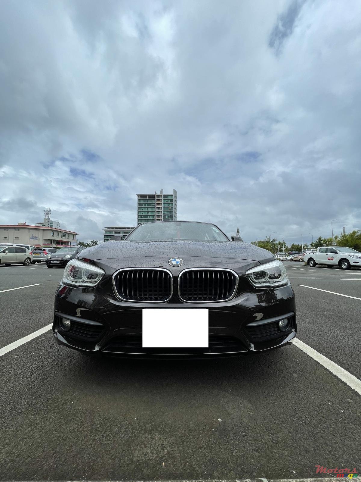 2016' BMW 1 Series 5 Door photo #1