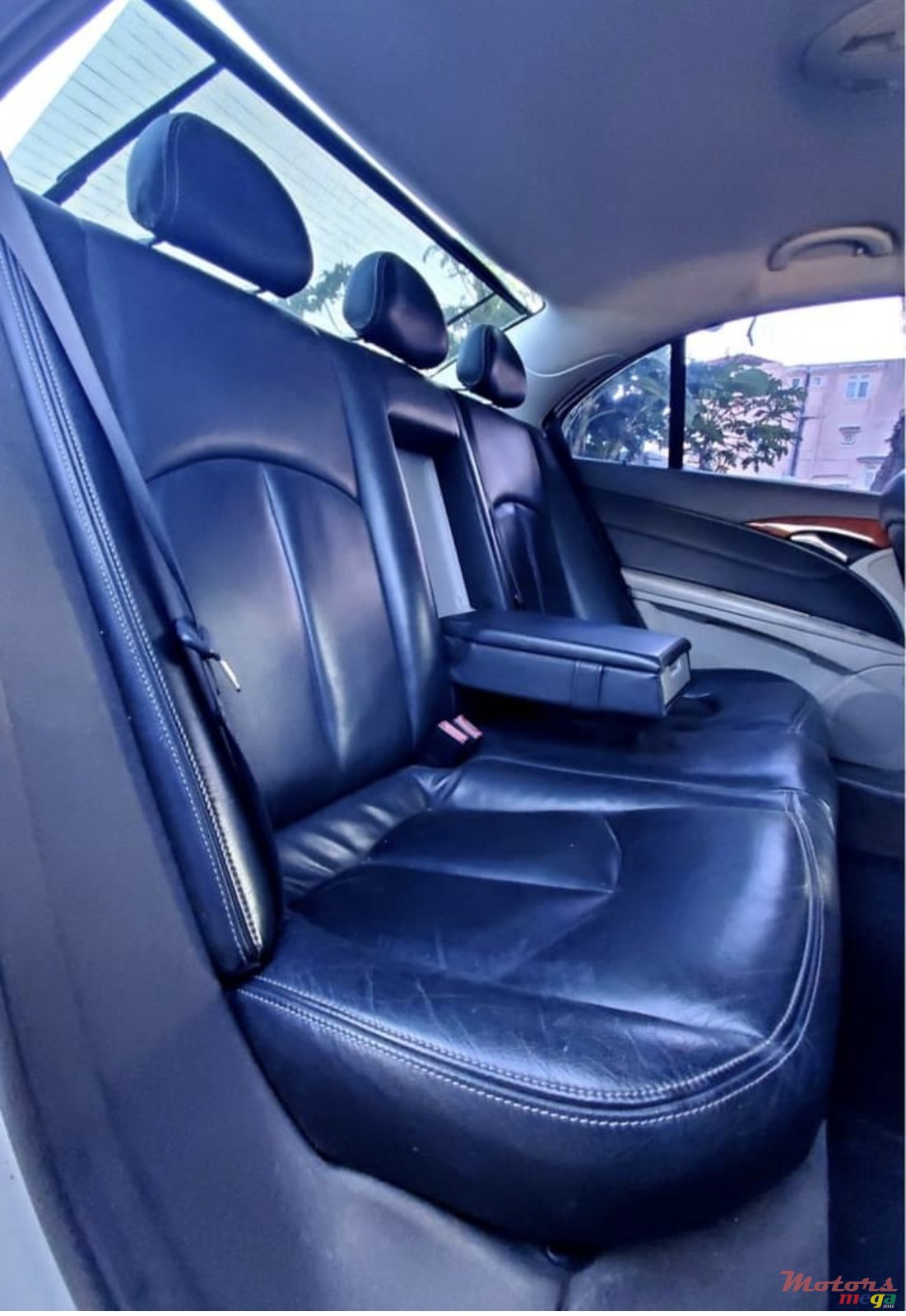 2009' Mercedes-Benz 200E photo #3