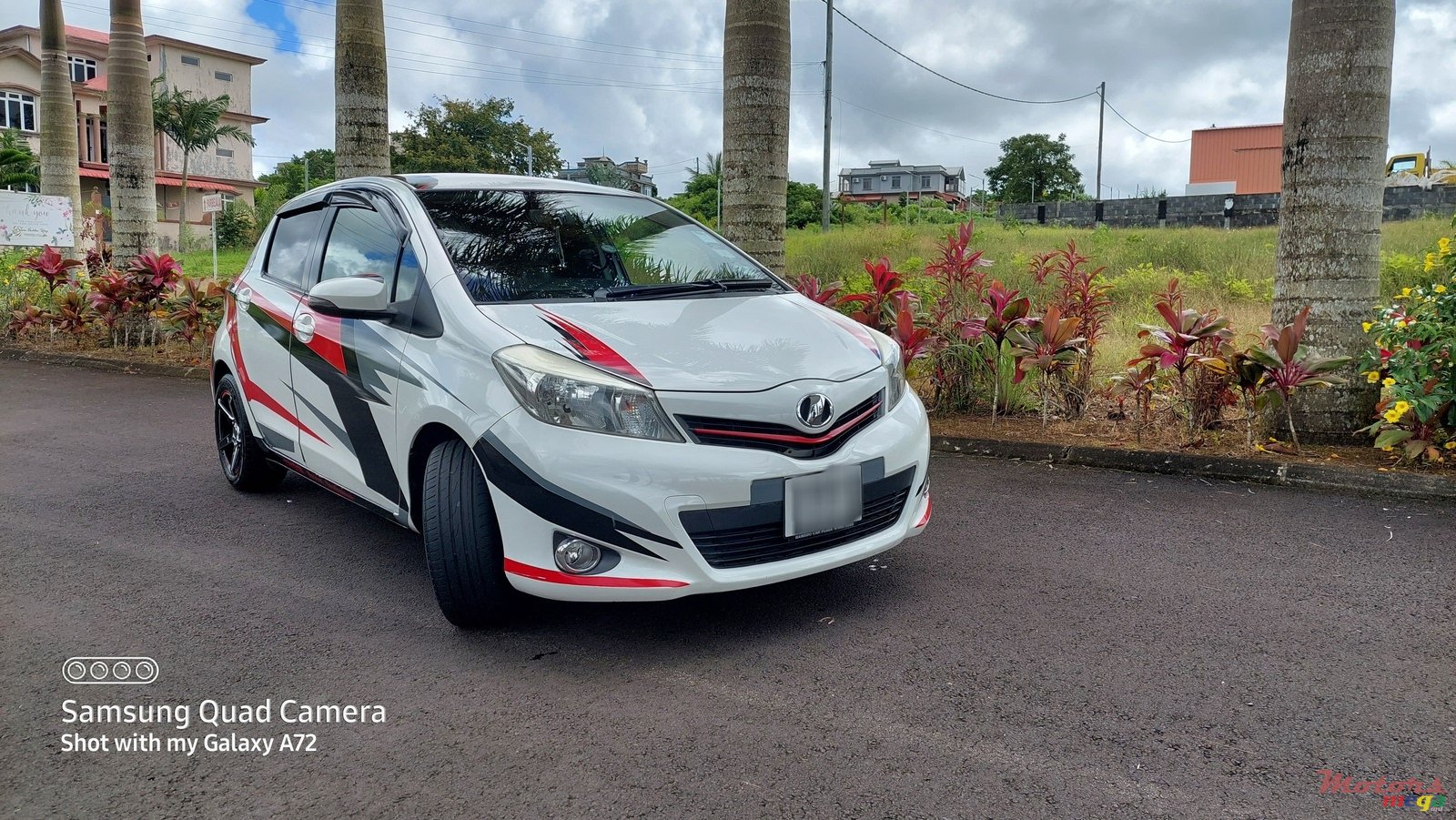 2013' Toyota Vitz photo #2