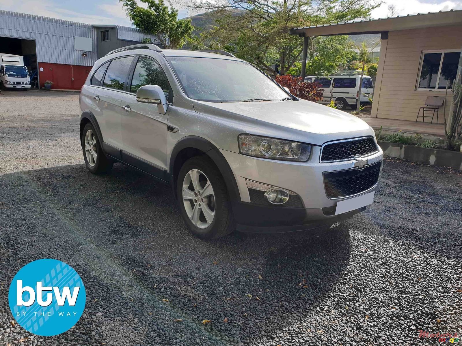 2011' Chevrolet Captiva photo #2