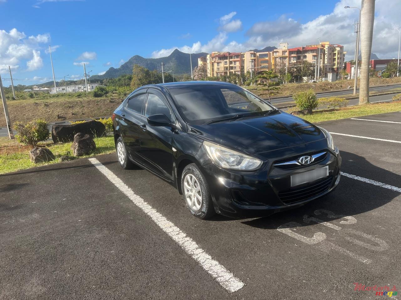 2011' Hyundai Accent photo #5