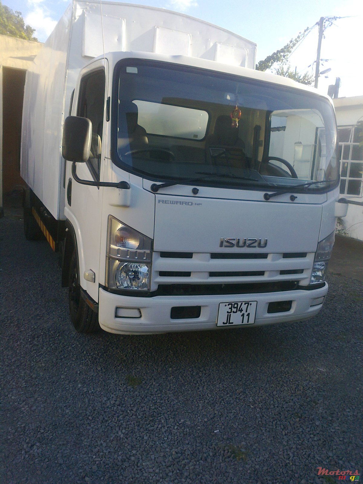 2011' Isuzu VehiCROSS TRUCK ISUZU NPR71K YEAR 2011 photo #1