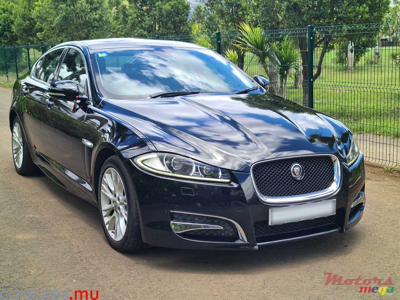 2012' Jaguar XF 2.2d photo #2