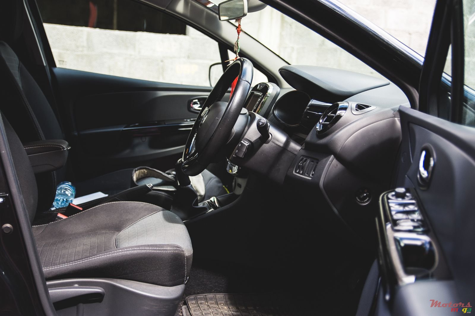 2015' Renault Clio photo #5