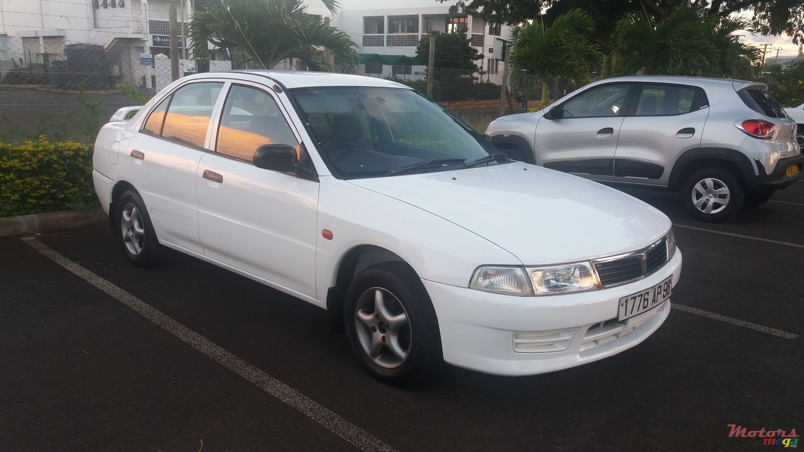 1998' Mitsubishi Lancer photo #2