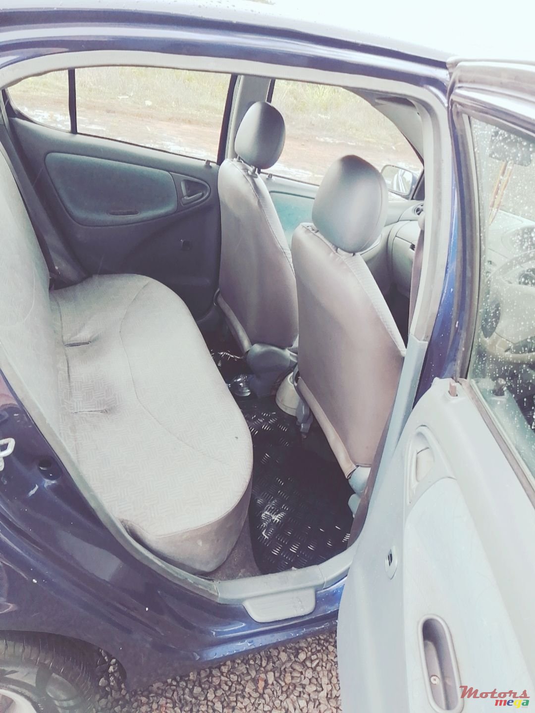 1999' Toyota Vitz photo #3