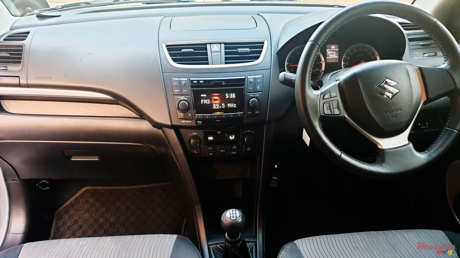 2012' Suzuki Swift photo #3