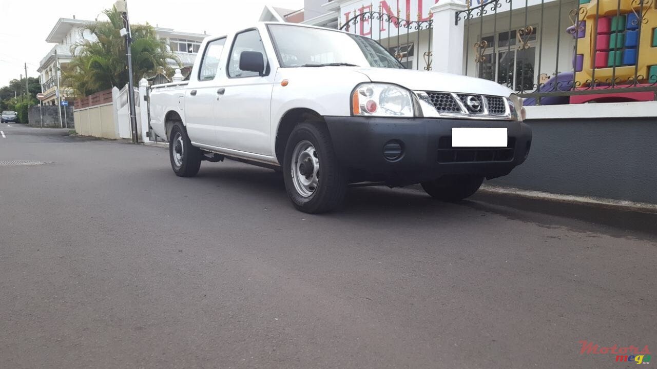 2009' Nissan Navara photo #2