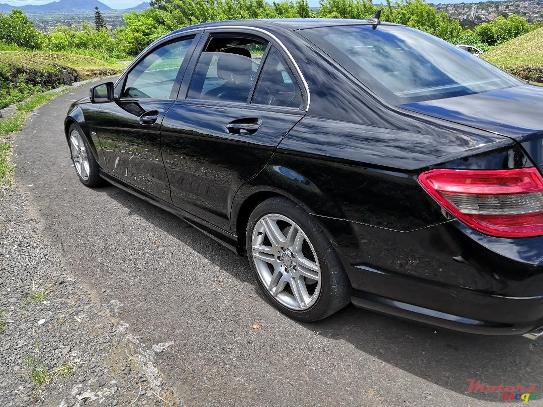 2009' Mercedes-Benz C-Class photo #3