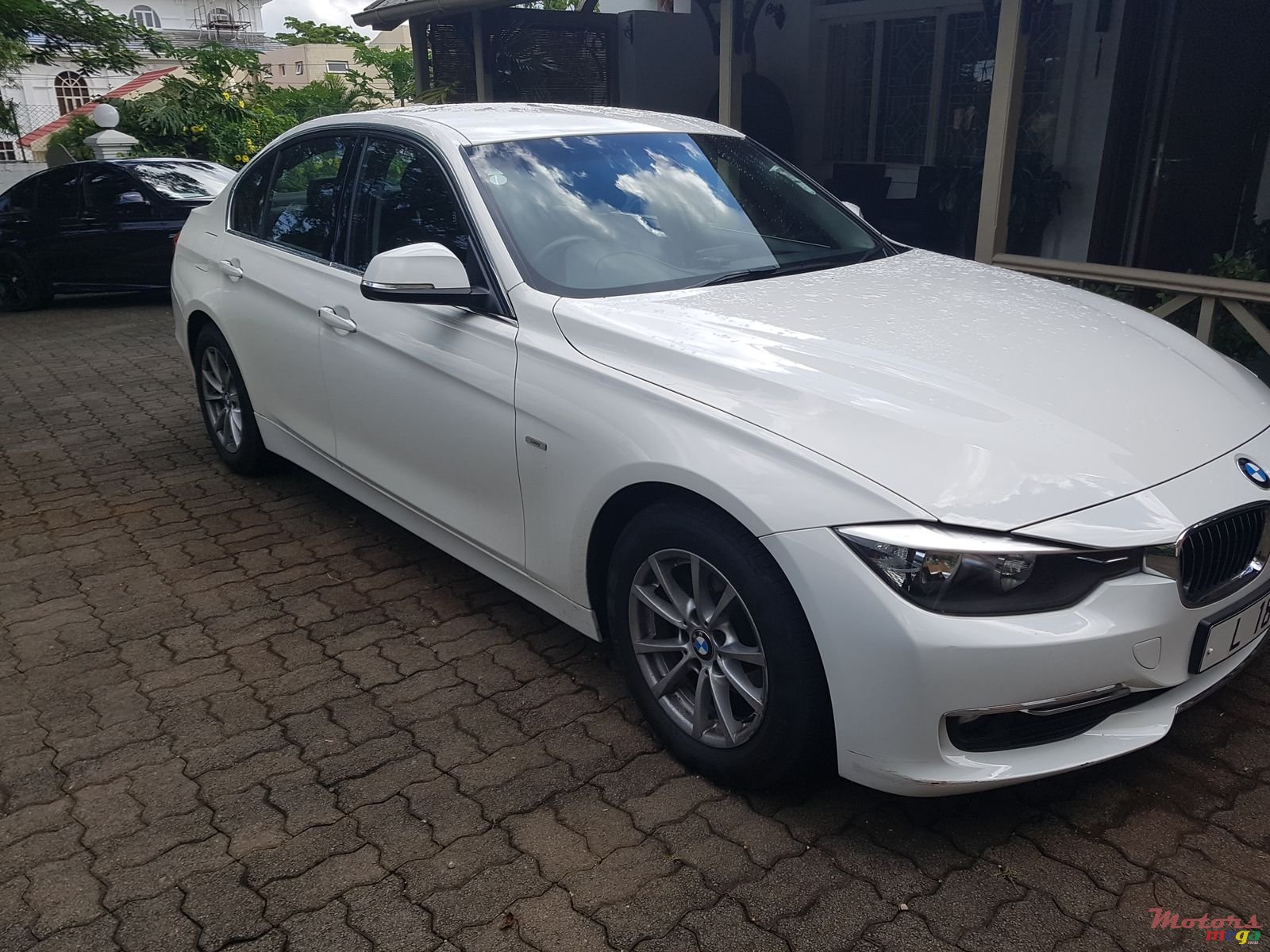 2014' BMW 320 photo #2