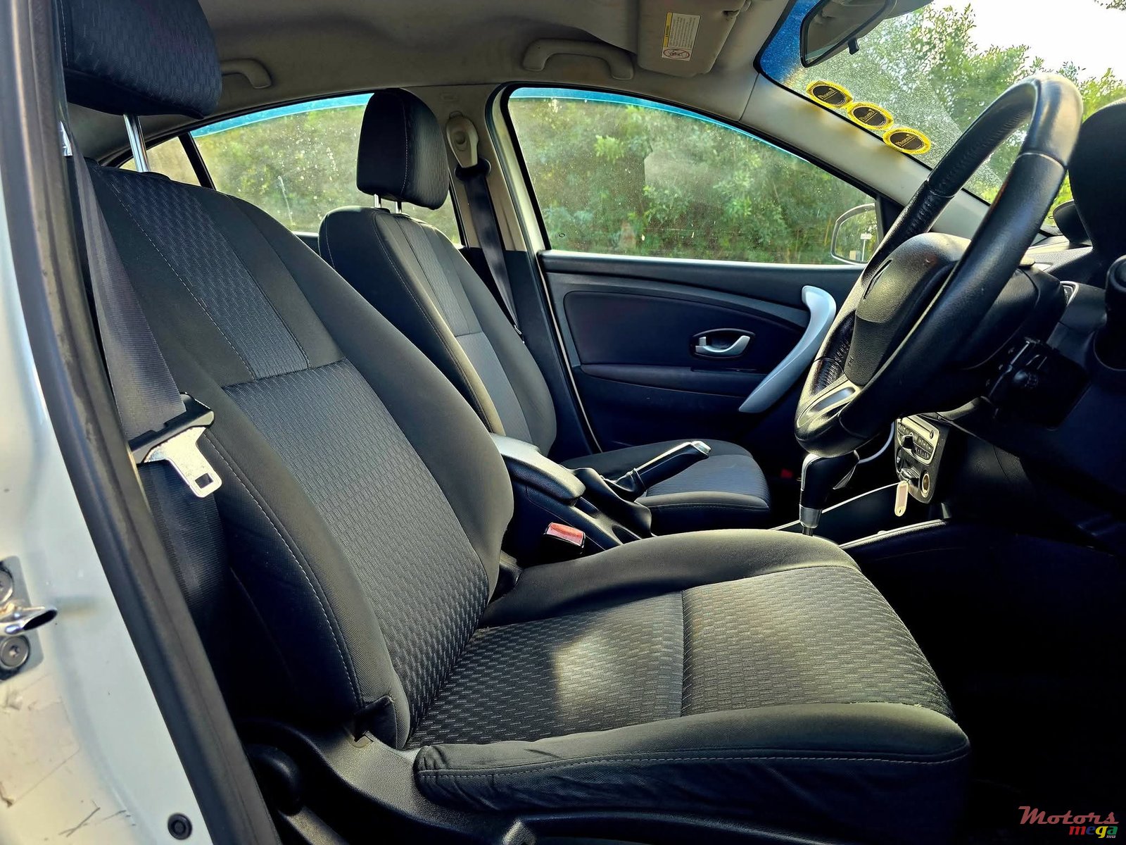 2014' Renault Fluence photo #6