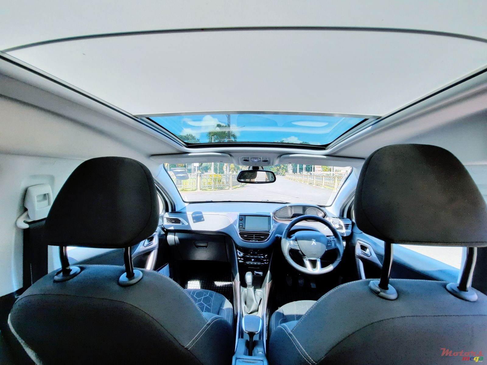 2014' Peugeot 2008 photo #6