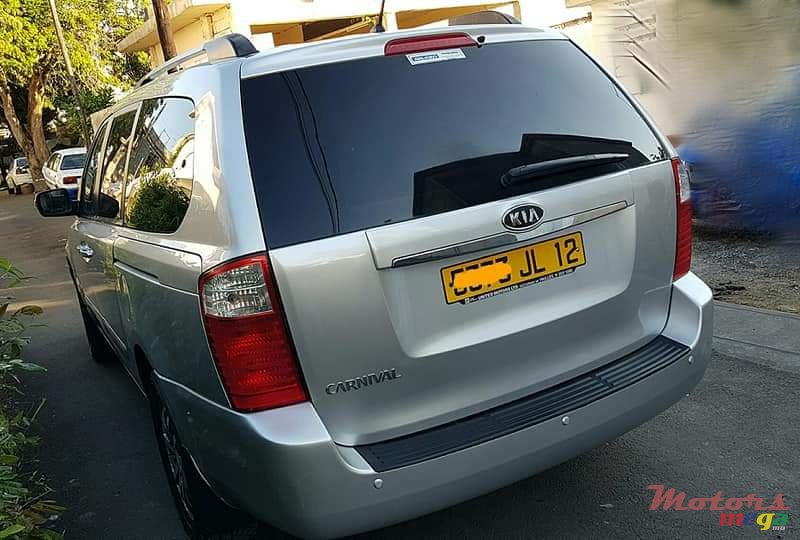 2012' Kia Carnival 7 seater photo #4