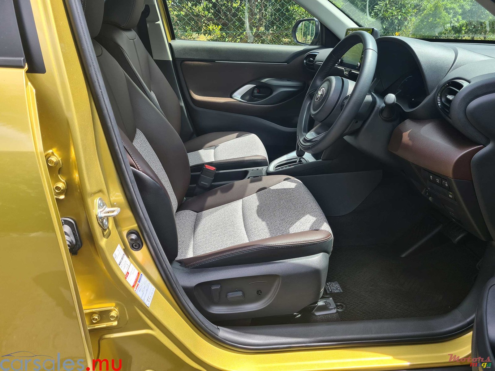 2022' Toyota Yaris Cross 1.5 Hybrid photo #4