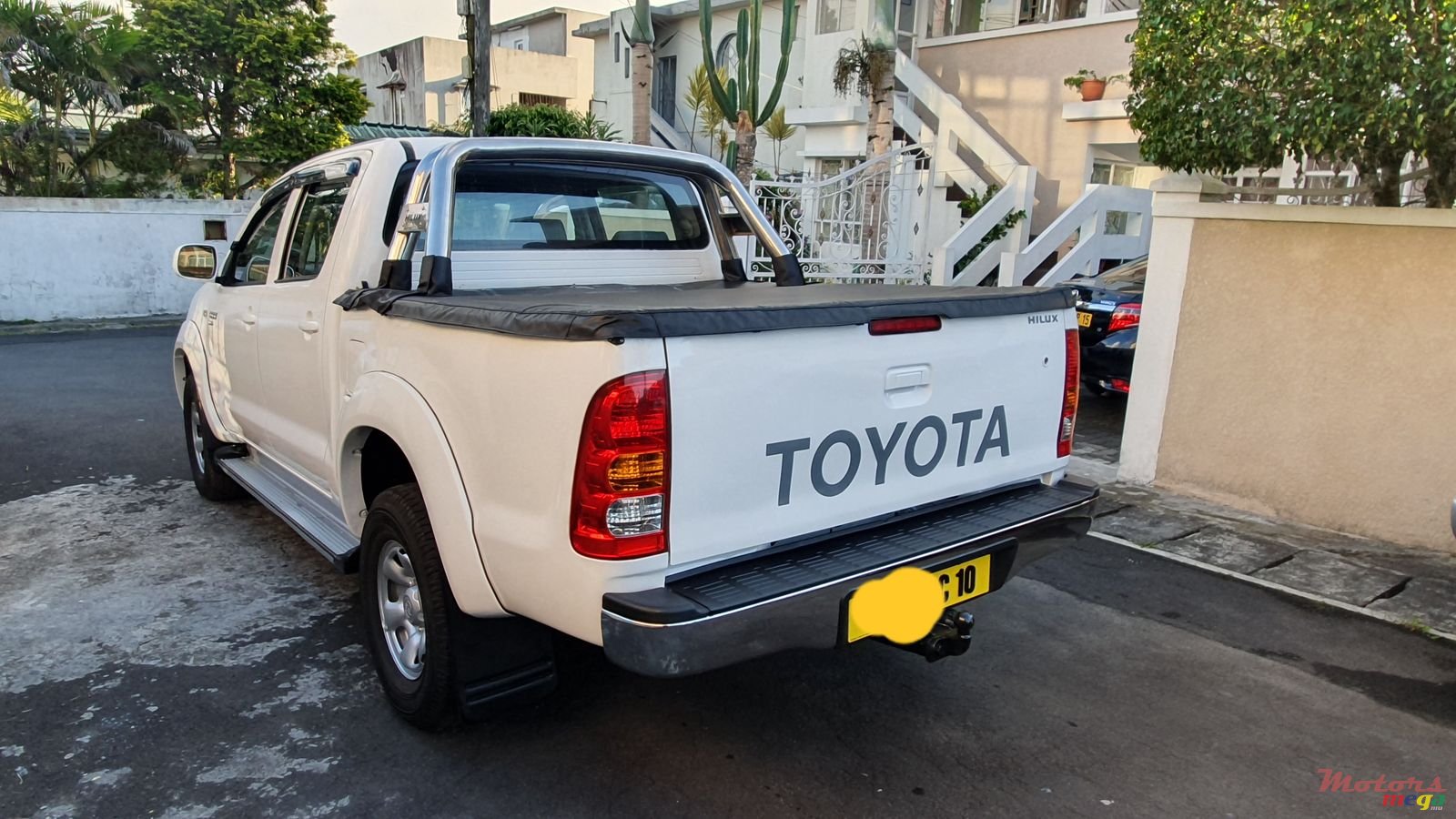 2010' Toyota Hilux 4x4 photo #3