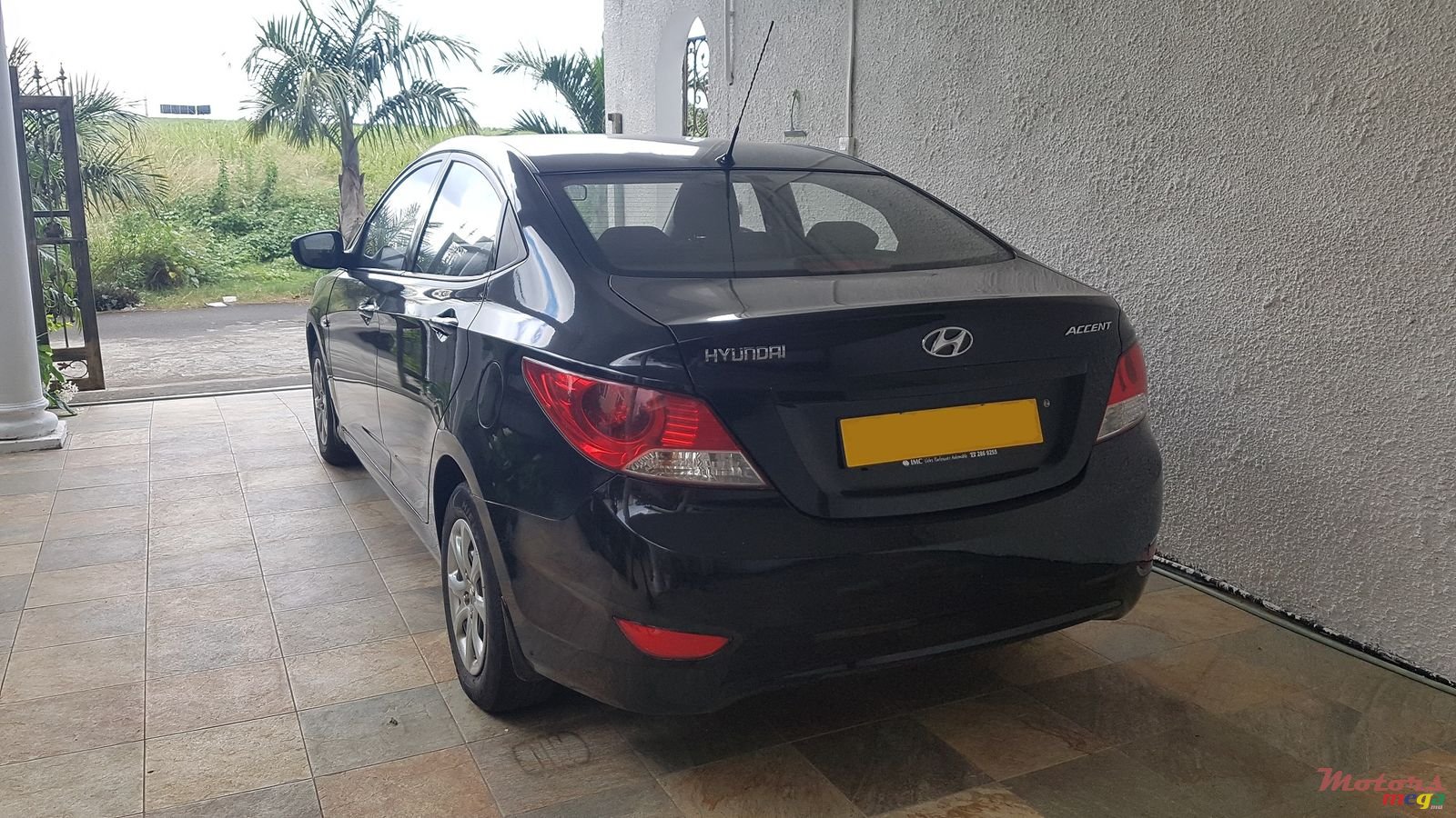 2013' Hyundai Accent photo #3