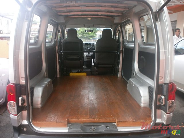 2010' Nissan NV 200 photo #5