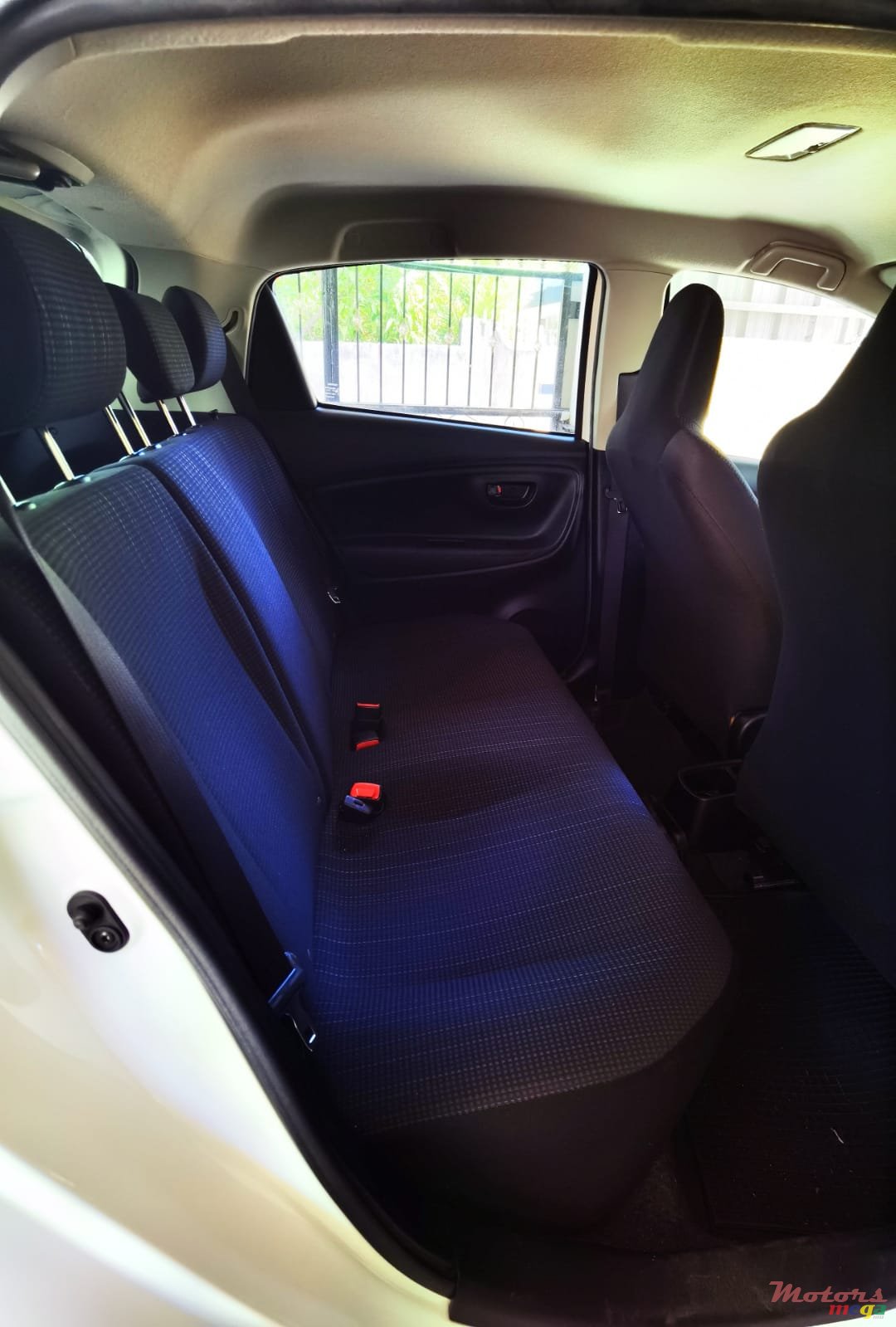 2017' Toyota Vitz photo #6